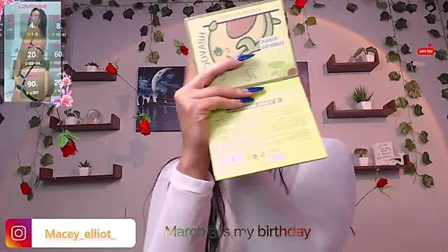 Snapshot of macey_elliot_ chatting on 03/01/25, 05:05 macey elliot online show from 03/01/25, 05:05