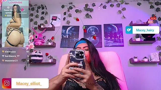 Snapshot of macey_elliot_ chatting on 03/12/25, 03:29 macey elliot online show from 03/12/25, 03:29