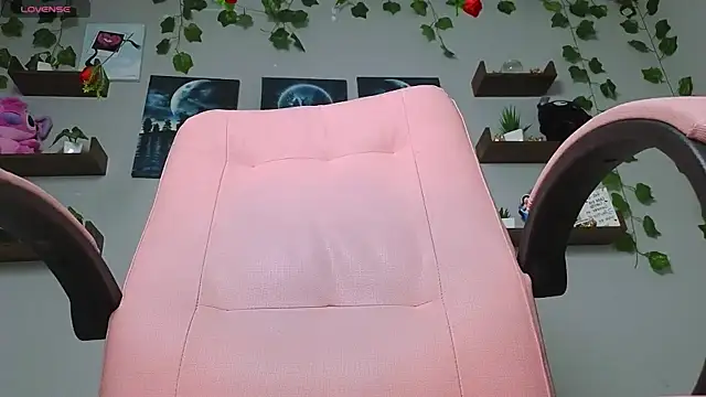 Snapshot of macey_elliot_ chatting on 03/19/25, 11:06 macey elliot online show from 03/19/25, 11:06