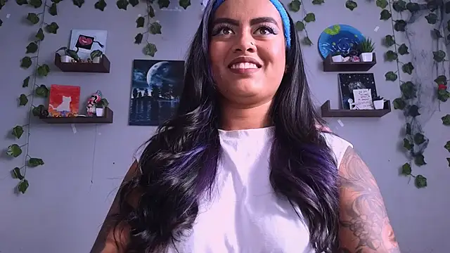 Snapshot of macey_elliot_ chatting on 11/25/25, 02:28 macey elliot online show from 11/25/25, 02:28