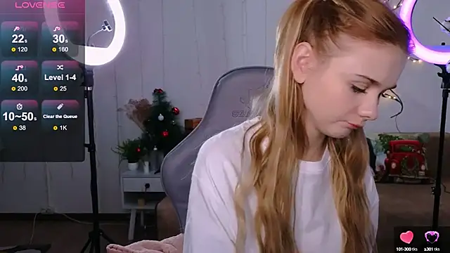 Snapshot of Britney_Lynch chatting on 12/21/24, 02:52 Britney Lynch online show from 12/21/24, 02:52
