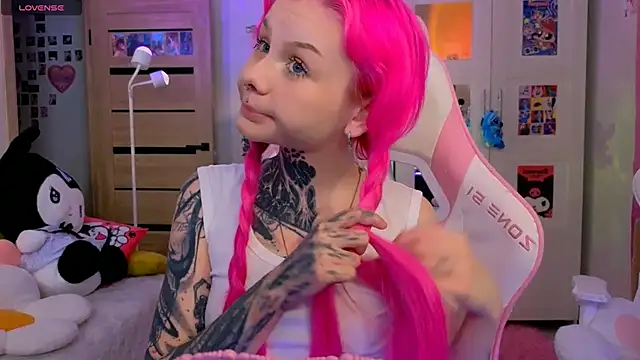 Snapshot of Britney_Lynch chatting on 10/30/25, 06:52 Britney Lynch online show from 10/30/25, 06:52