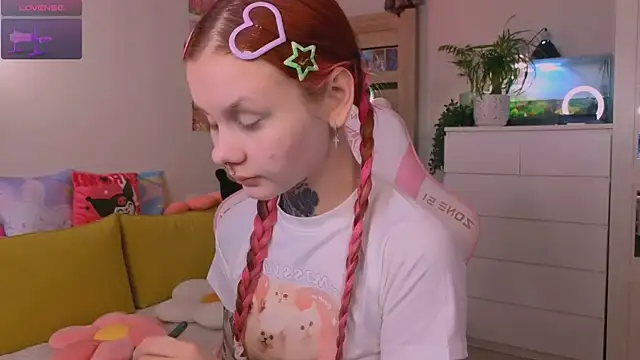 Snapshot of Britney_Lynch chatting on 11/13/25, 07:24 Britney Lynch online show from 11/13/25, 07:24