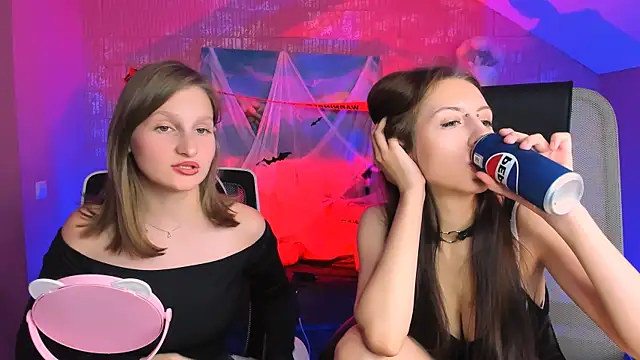 EllaHorton online show from 10/26/25, 12:44