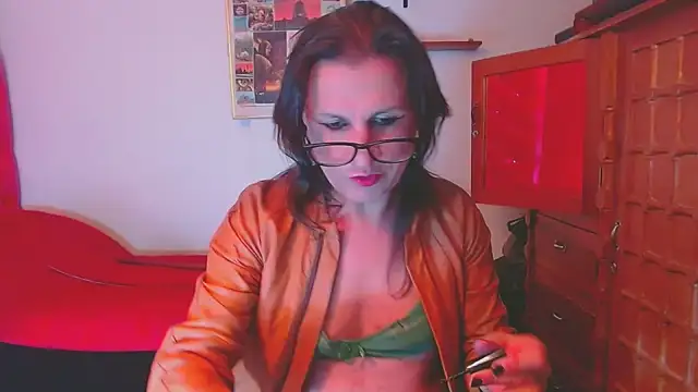 LorenJade online show from 10/28/25, 07:45