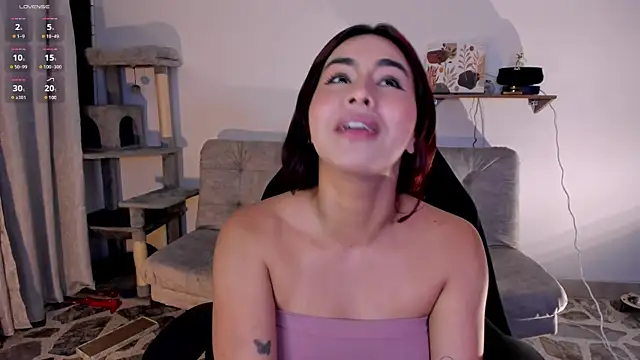 Snapshot of Zarah_Blare chatting on 03/18/25, 01:32 Zarah Blare online show from 03/18/25, 01:32