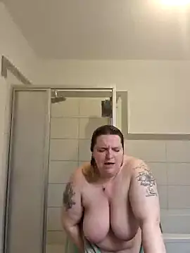 Snapshot of Curvy_Lucy chatting on 01/25/25, 04:35 Curvy Lucy online show from 01/25/25, 04:35