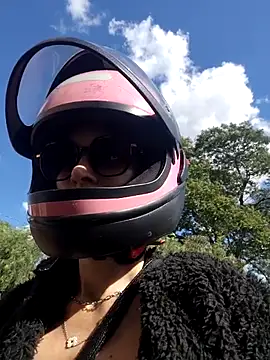 Irresistible24 online show from 11/18/25, 06:56