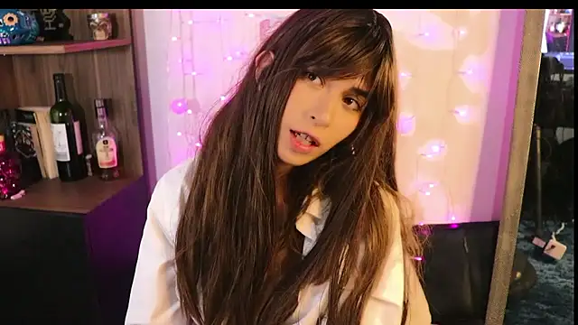 Snapshot of _lucy_white_ chatting on 12/09/24, 02:02  lucy white  online show from 12/09/24, 02:02