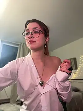 Snapshot of Evangeline_Lawrence_ chatting on 03/11/25, 05:02 Evangeline Lawrence online show from 03/11/25, 05:02