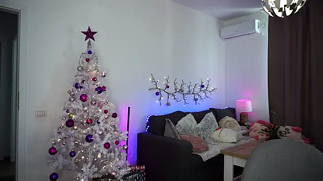 Carrolyna online show from 12/25/24, 08:51