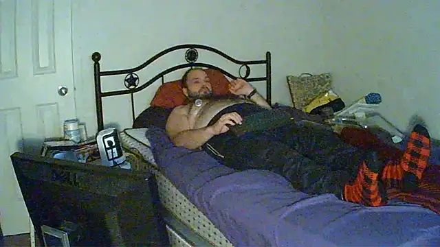 Snapshot of caressonnous chatting on 12/20/24, 12:08 caressonnous online show from 12/20/24, 12:08
