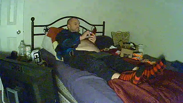 Snapshot of caressonnous chatting on 12/31/24, 10:45 caressonnous online show from 12/31/24, 10:45