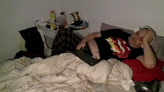 Snapshot of caressonnous chatting on 10/22/25, 03:34 caressonnous online show from 10/22/25, 03:34