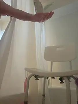 Snapshot of caressonnous chatting on 11/03/25, 03:46 caressonnous online show from 11/03/25, 03:46