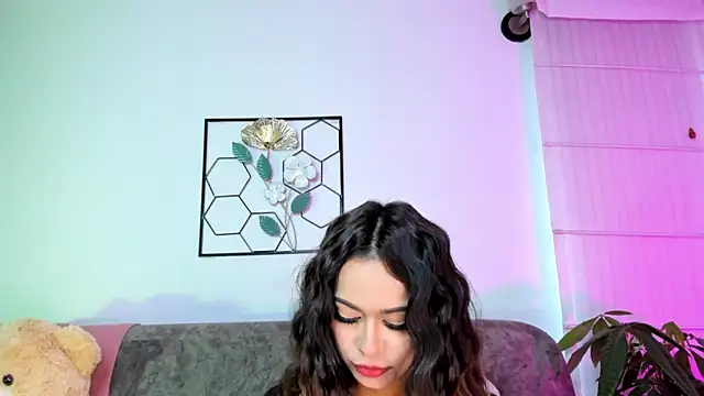 Snapshot of summer_holiday chatting on 03/08/25, 01:57 summer holiday online show from 03/08/25, 01:57