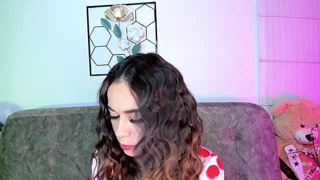 Snapshot of summer_holiday chatting on 03/13/25, 09:10 summer holiday online show from 03/13/25, 09:10