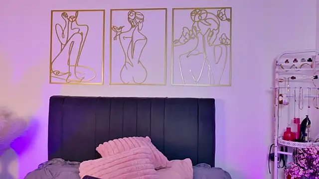 Snapshot of summer_holiday chatting on 09/19/25, 07:21 summer holiday online show from 09/19/25, 07:21