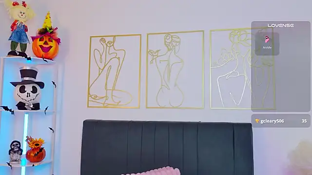 Snapshot of summer_holiday chatting on 10/18/25, 05:54 summer holiday online show from 10/18/25, 05:54