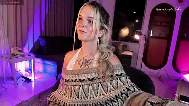 Snapshot of misschloe__ chatting on 01/26/25, 03:38 misschloe online show from 01/26/25, 03:38