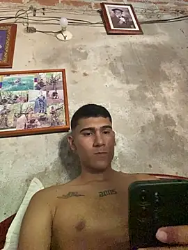 Snapshot of santi_latino chatting on 03/16/25, 05:17 santi latino online show from 03/16/25, 05:17