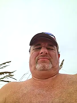 Snapshot of DarrinNudist chatting on 10/10/25, 04:28 DarrinNudist online show from 10/10/25, 04:28