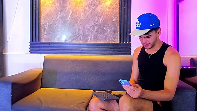 liam genner  online show from 11/17/25, 08:14