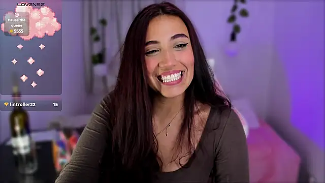 Snapshot of veronicaxx69 chatting on 12/31/24, 05:33 veronicaxx69 online show from 12/31/24, 05:33