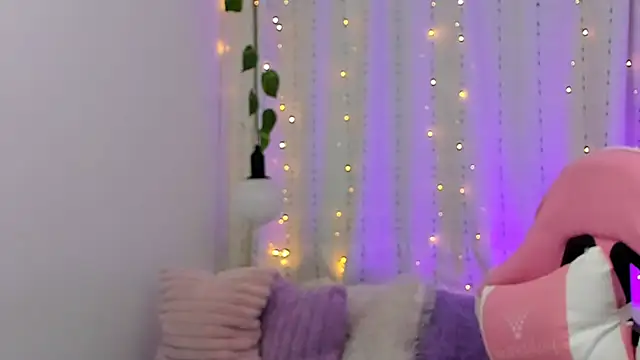 Snapshot of veronicaxx69 chatting on 03/08/25, 04:01 veronicaxx69 online show from 03/08/25, 04:01