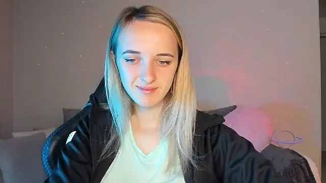 Snapshot of RouseReed chatting on 10/07/25, 12:13 RouseReed online show from 10/07/25, 12:13