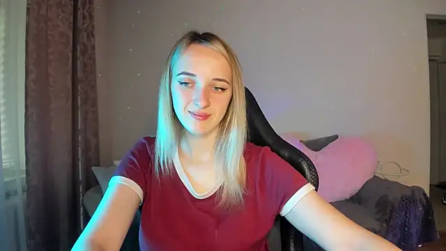 Snapshot of RouseReed chatting on 10/08/25, 12:03 RouseReed online show from 10/08/25, 12:03