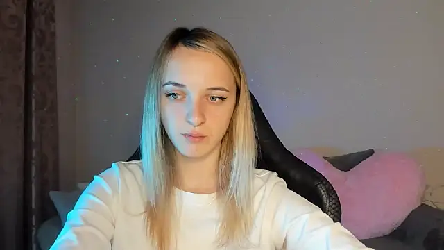 Snapshot of RouseReed chatting on 10/09/25, 12:14 RouseReed online show from 10/09/25, 12:14