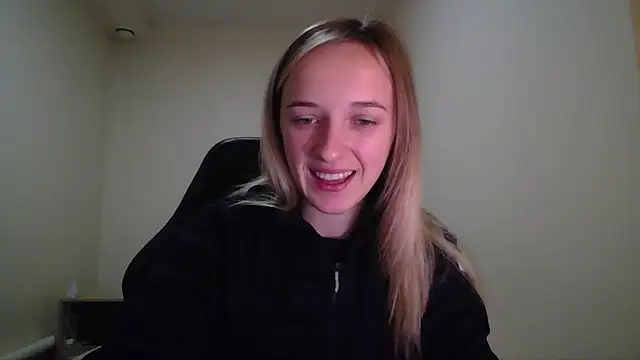 Snapshot of RouseReed chatting on 10/14/25, 10:27 RouseReed online show from 10/14/25, 10:27