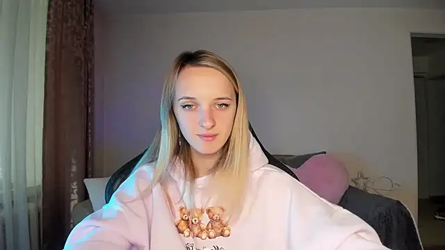 Snapshot of RouseReed chatting on 10/17/25, 11:57 RouseReed online show from 10/17/25, 11:57