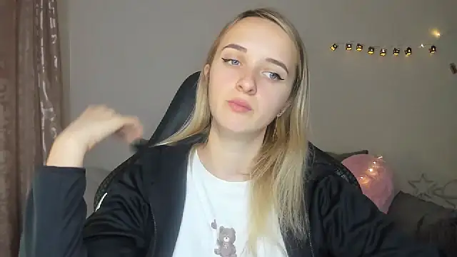 Snapshot of RouseReed chatting on 10/24/25, 10:55 RouseReed online show from 10/24/25, 10:55