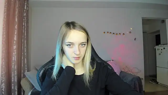 Snapshot of RouseReed chatting on 10/26/25, 07:36 RouseReed online show from 10/26/25, 07:36