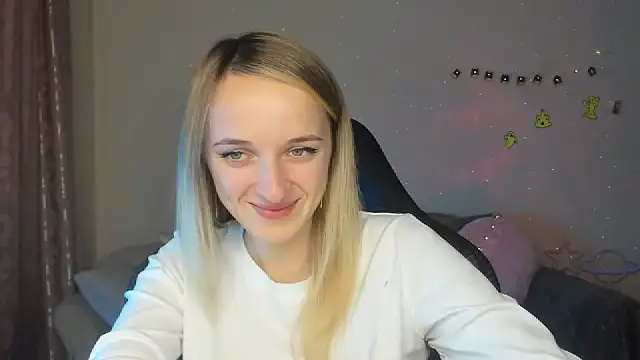 Snapshot of RouseReed chatting on 10/31/25, 12:50 RouseReed online show from 10/31/25, 12:50