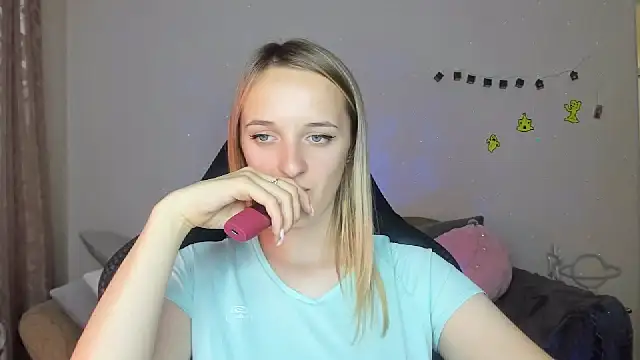 Snapshot of RouseReed chatting on 11/03/25, 01:01 RouseReed online show from 11/03/25, 01:01