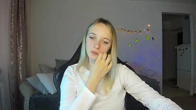 Snapshot of RouseReed chatting on 11/10/25, 07:18 RouseReed online show from 11/10/25, 07:18