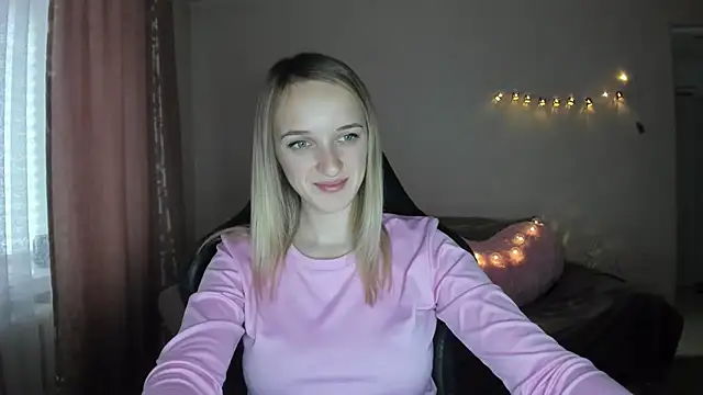 Snapshot of RouseReed chatting on 11/11/25, 12:49 RouseReed online show from 11/11/25, 12:49