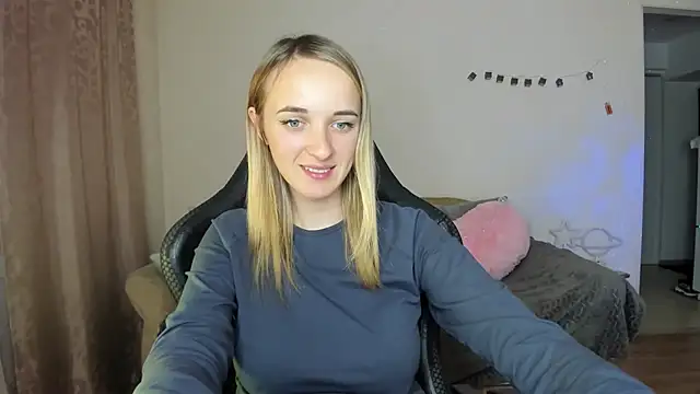 Snapshot of RouseReed chatting on 11/13/25, 01:21 RouseReed online show from 11/13/25, 01:21