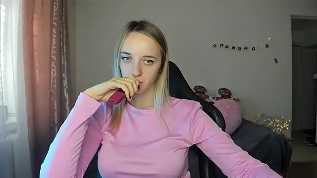 Snapshot of RouseReed chatting on 11/14/25, 07:40 RouseReed online show from 11/14/25, 07:40