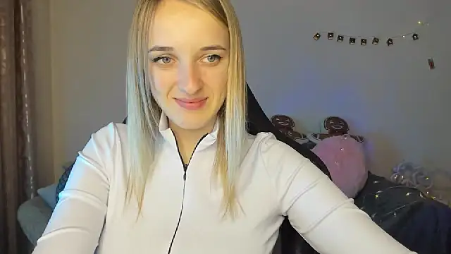 Snapshot of RouseReed chatting on 11/16/25, 01:06 RouseReed online show from 11/16/25, 01:06