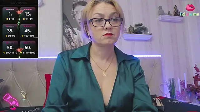 LadyJeen online show from 10/12/25, 03:11