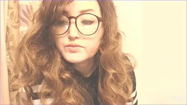 Snapshot of hrnyteacher chatting on 12/26/24, 08:32 hrnyteacher online show from 12/26/24, 08:32