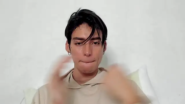 Snapshot of sebas_rose chatting on 12/05/24, 05:39 sebas rose online show from 12/05/24, 05:39