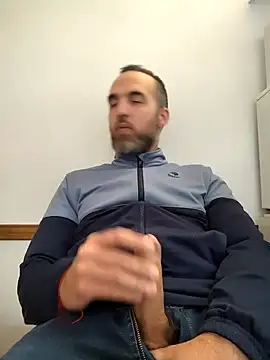 leon3875 online show from 09/25/25, 03:27