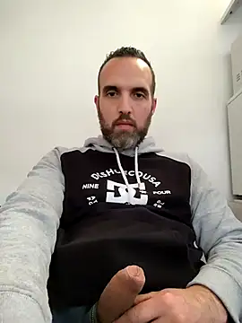 leon3875 online show from 09/30/25, 03:28