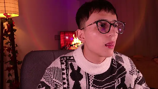 Snapshot of Mr_evan1 chatting on 12/17/24, 12:43 Mr evan1 online show from 12/17/24, 12:43