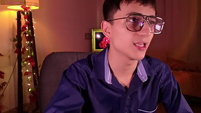 Snapshot of Mr_evan1 chatting on 12/31/24, 04:57 Mr evan1 online show from 12/31/24, 04:57